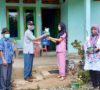 Cegah Covid-19, Pemdes Manggul Bagikan APT