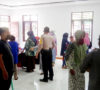 Lurah Selawan Bagi Penyaluran Bantuan Sembako