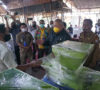 Alex Salurkan Bantuan Mesin Chopper Untuk Petani Sumsel