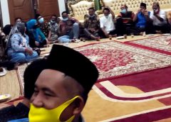Suwarti saat memberikan arahan kepada tim sukses.