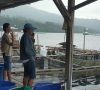 Warga Budidayakan Ikan Menggunakan Kerambah Apung di Danau Ranau