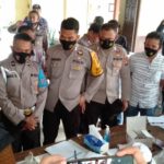 BNN saat melakukan tes urine.