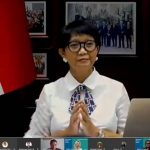 Menteri Luar Negeri RI Retno Marsudi memberikan kata sambutan dalam acara daring perayaan Hari Perempuan Internasional 2021 yang diselenggarakan oleh Cargill Indonesia pada 8 Maret 2021