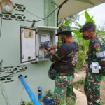 Anggota Yonkav 5/DPC lakukan pengecekan instalasi listrik.