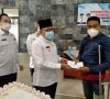 Dinsos Serahkan Bantuan Untuk Penyandang Disabilitas