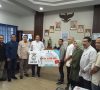 Bupati Serahkan Hadiah Pemenang Sayembara Disain Logo dan Maskot Porprov XIV