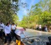 Pastikan Pengerjaan Jalan Berkualitas, Bupati Turun Gunung