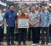 Bupati Terima Penghargaan Ombudsman RI
