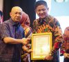 Bupati OKUT Terima Penghargaan dari Menteri Koperasi dan UKM