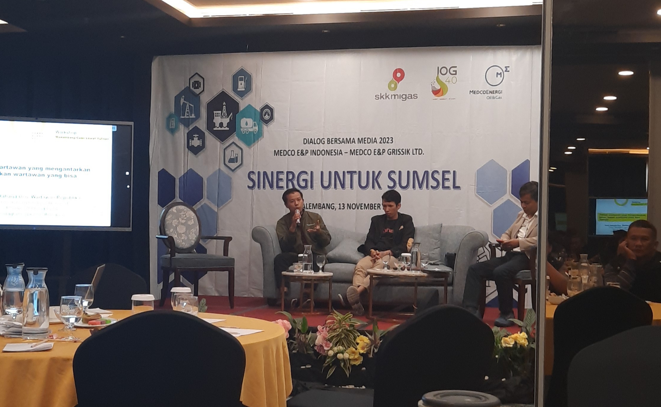 Hadapi media massa di era digital, PT Medco E&P, Medco E&P Grissik Ltd bersama SKK Migas gelar workshop di Hotel Ibis, Senin (13/11/2023).