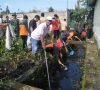 Kodim 0304/OKU Gelar Kegiatan Karya Bakti Bersihkan Saluran Air dan Bagikan Sembako
