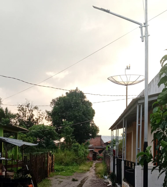 Anggota DPRD Provinsi Rudi Hartono Pasangan Lampu Penerangan Jalan Umum