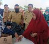 Ratusan Masyarakat Beli Sembako Murah