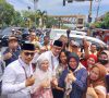 Di Iringin Sholawat, Ribuan Masyarakat Kawal Pasangan Fery-Herly Daftar ke KPU