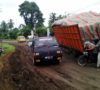 Jalan Provinsi Rusak Parah, Truk Nyaris Terguling