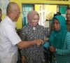 Usai Dialog dengan Petani, Bupati Serahkan Bantuan Kursi Roda dan Alat Bantu Dengar