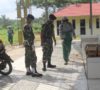 Yonkav-5 DPC dan Polsek Gelumbang Bersinergi Semprot Disinfektan di Fasilitas Umum