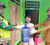 Pemdes Padang Lebar Bagikan Galon, Masker, Sanitaizer dan Vitamin C
