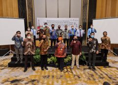 Pose bersama.