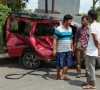 Truk Hantam Minibus, 2 Orang Mengalami Luka