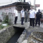 Bupati dan Wakil Bupati Asahan saat meninjau infrastruktur.