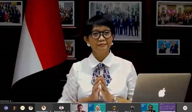 Menteri Luar Negeri RI Retno Marsudi memberikan kata sambutan dalam acara daring perayaan Hari Perempuan Internasional 2021 yang diselenggarakan oleh Cargill Indonesia pada 8 Maret 2021