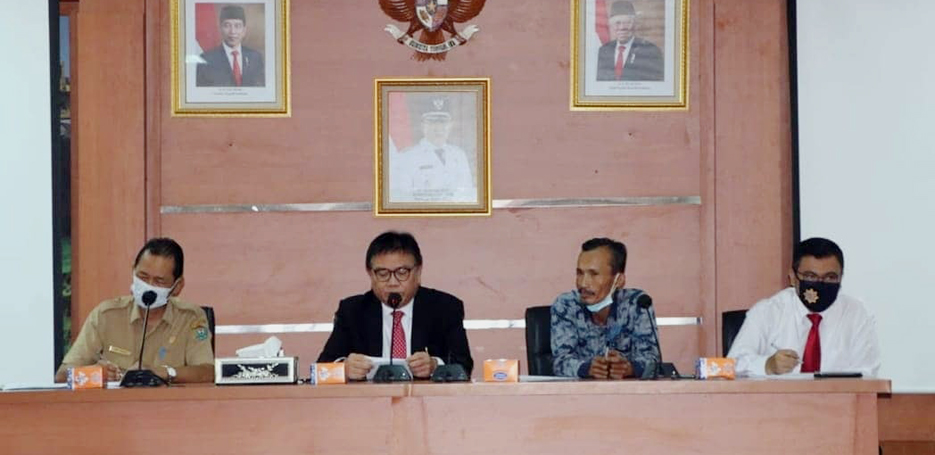 Plh Bupati Muaraenim Nasrun Umar saat pertemuan dengan Ormas dan Tokoh masyarakat.
