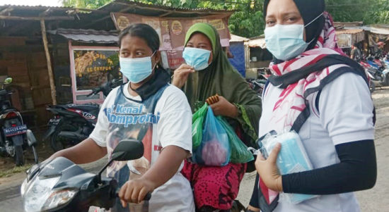 Pembagian masker.