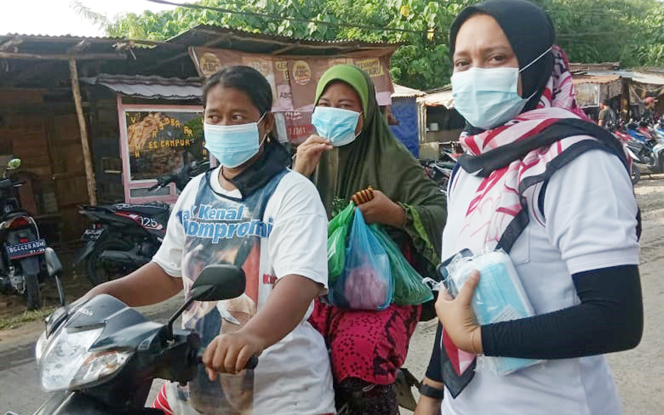 Pembagian masker.