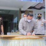 Bupati Muba saat menandatangan WBK