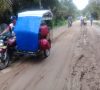 Jalan Rusak Akibat Mobil Pengangkut Tambang Pasir, Dua Korban Pengendara Motor Terjatuh