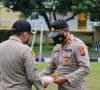 Berprestasi Atas Kinerjanya, Kapolres OKUT Berikan Penghargaan Kepada Dua Kapolsek