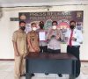 Polsek Pemulutan Terima Penyerahan Sepucuk Senpira dari Kepala Desa