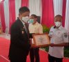 Bupati OKUT Menyerahkan Secara Simbolis Dana Desa Tahun 2022