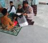Gerakan Jumat Berbagi, Polsek Buay Madang Polres OKU Timur Bagikan Puluhan Nasi Kotak ke Masyarakat