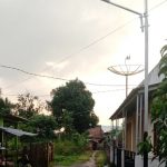 Anggota DPRD Provinsi Rudi Hartono Pasangan Lampu Penerangan Jalan Umum