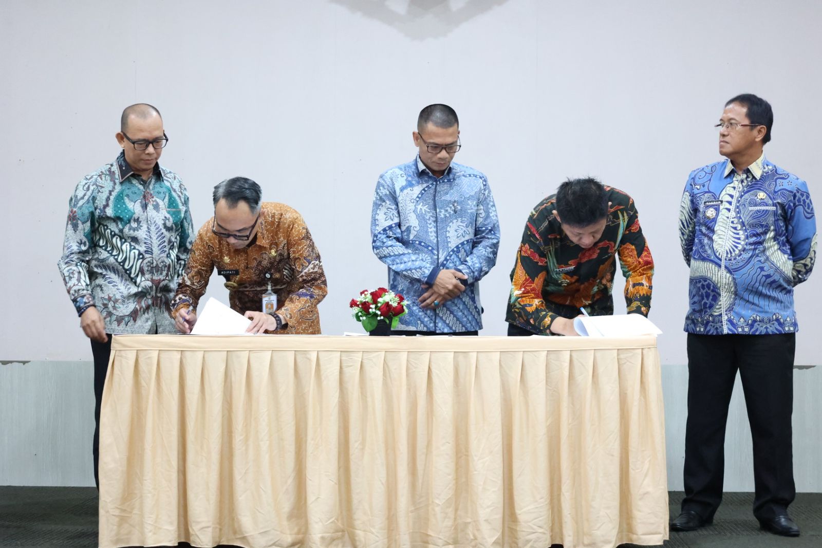 Bupati OKUT Dukung Penuh Pengoprasian Bandara Gatot Subroto jadi Bandara Komersil