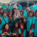 Bakal calon Bupati Musi Banyuasin Hj Lucianty saat berfoto dengan ibu-ibu.