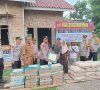 Momen Hari Bhayangkara ke 78, Polres OKU Timur bekerjasama Dinas Perkim melakukan Bedah Rumah Milik Warga