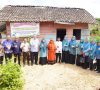 Peringati Hari Kesatuan Gerak PKK, Dinas Perkim OKU Timur bersama TP PKK Bedah Rumah Tidak Layak Huni milik Warga