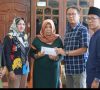 Pj. Bupati OKI Sambangi dan Beri Bantuan Korban Kebakaran di Pedamaran