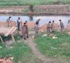 Puluhan Anggota Sat Pol PP OI Eksekusi Bangunan Liar Di Atas Daerah Aliran Sungai Desa Beti